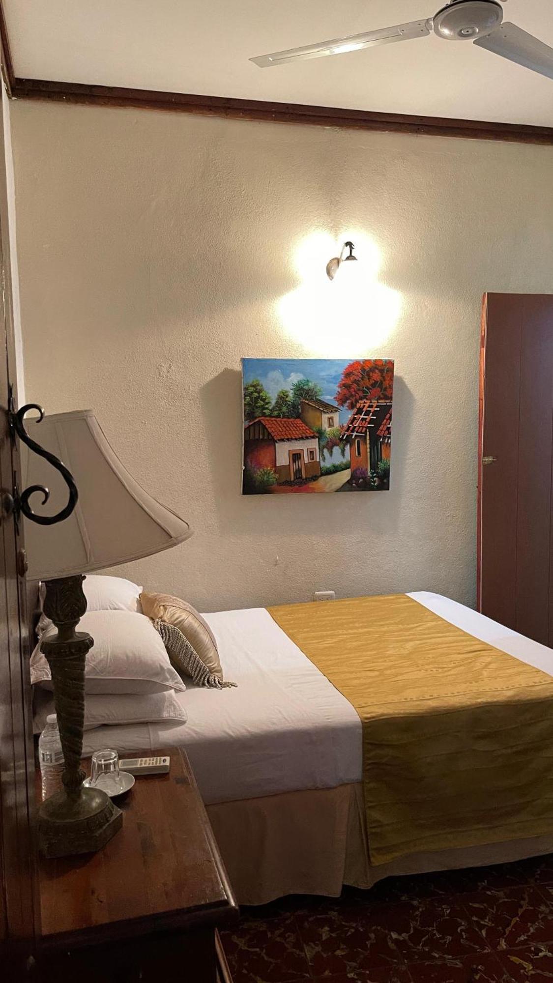 Hostal Fuente Castalia, B Y B León Buitenkant foto